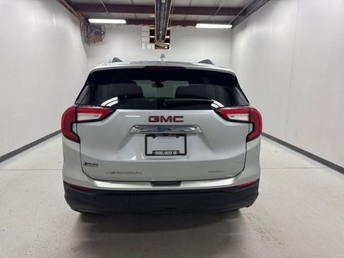 Used 2022 GMC Terrain SLE w/ Driver Convenience Package AWD/4WD image 5