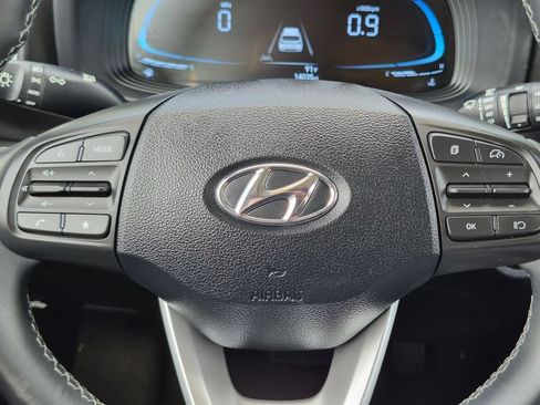 Used 2025 Hyundai Venue SEL FWD image 23