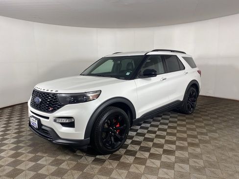 Used 2022 Ford Explorer ST w/ ST Street Pack image 6