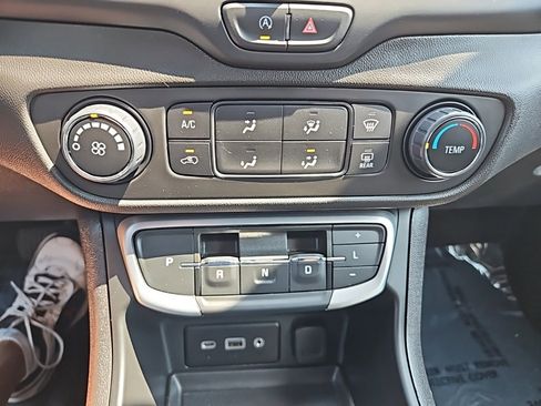 Used 2024 GMC Terrain SLE image 20