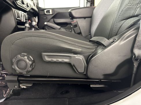 Used 2020 Jeep Wrangler Sport image 14