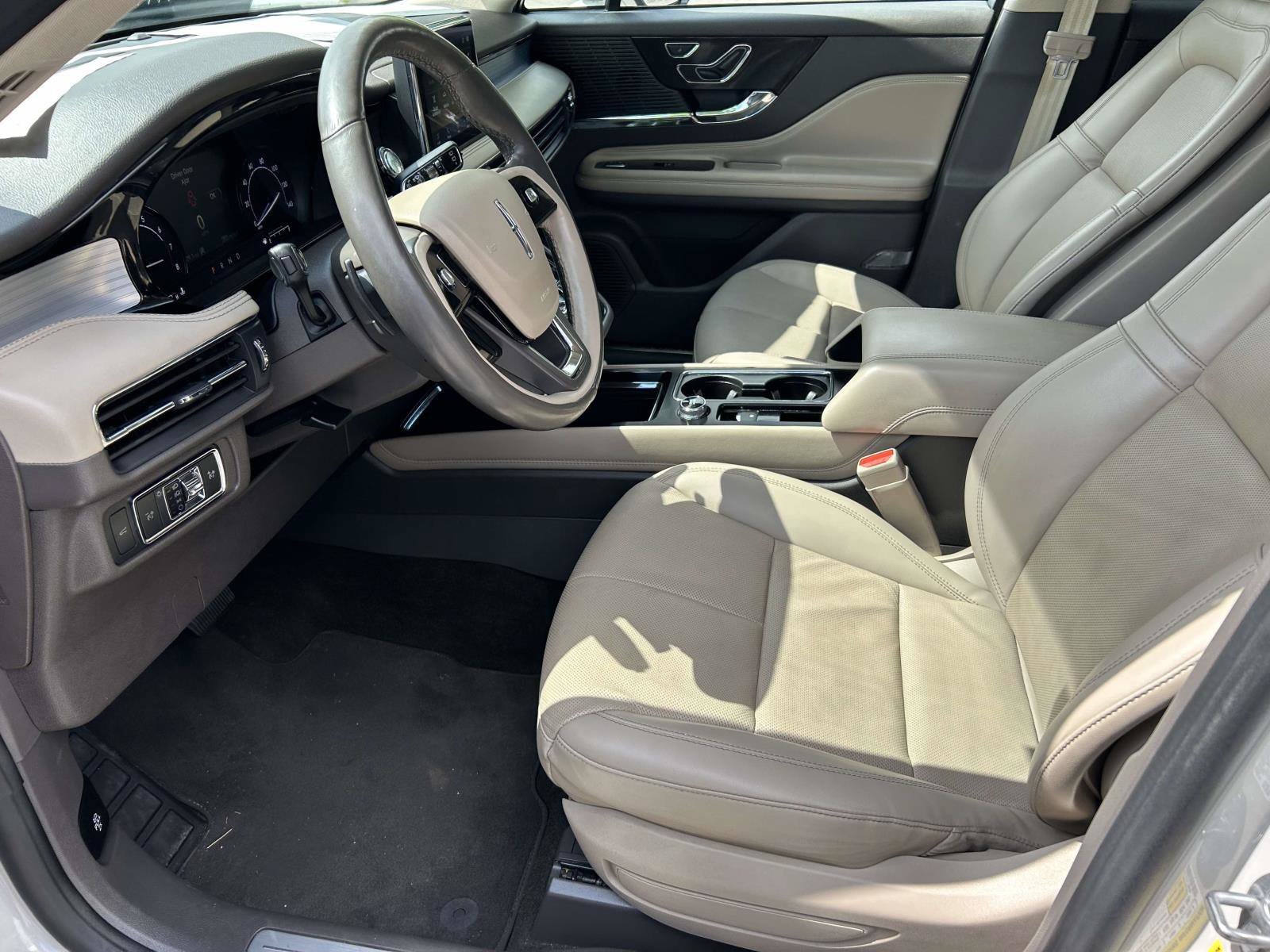 Used 2022 Lincoln Corsair AWD w/ Premium Package image 21