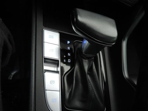 Used 2021 Hyundai Elantra Limited image 21