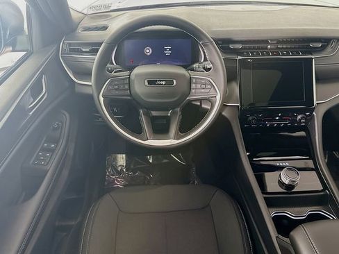 New 2025 Jeep Grand Cherokee Laredo X w/ Luxury Tech Group I AWD/4WD image 22