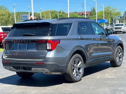 Used 2026 Ford Explorer Active AWD/4WD image 8