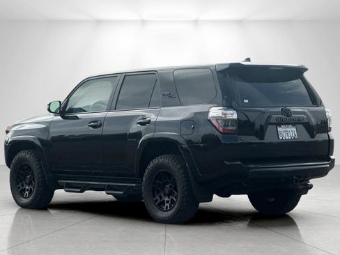 Used 2021 Toyota 4Runner TRD Off-Road Premium w/ Moonroof Package AWD/4WD image 5