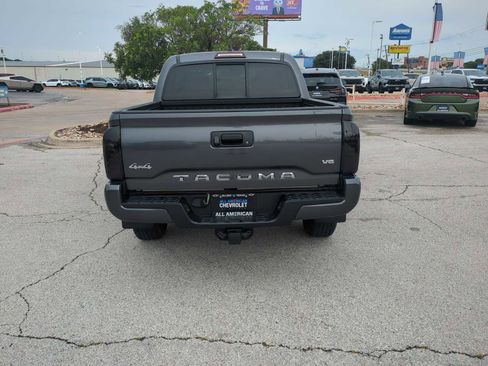 Used 2022 Toyota Tacoma SR AWD/4WD image 7