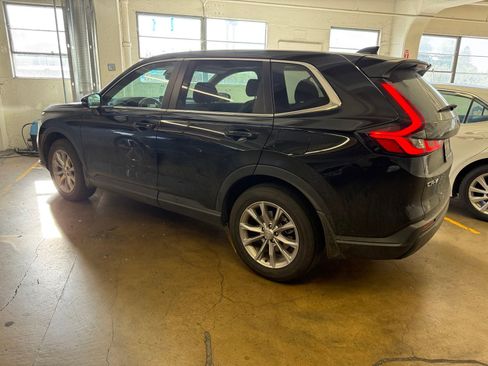 Used 2023 Honda CR-V EX image 2
