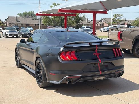 Used 2020 Ford Mustang Coupe RWD image 5