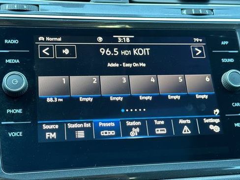 Used 2021 Volkswagen Tiguan SE w/ Panoramic Sunroof Package AWD/4WD image 20