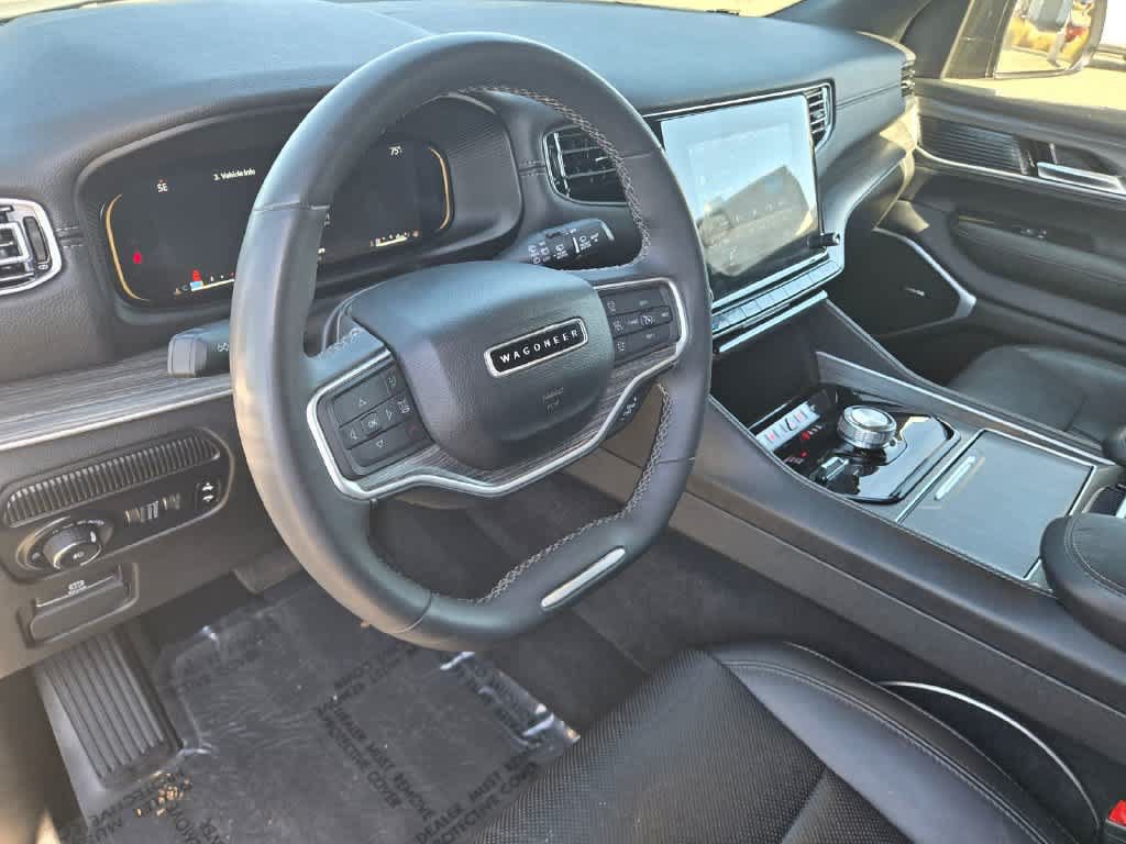 Used 2024 Jeep Wagoneer L Series II w/ Flexible Seating Group AWD/4WD image 10