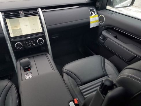 New 2026 Land Rover Discovery S AWD/4WD image 18