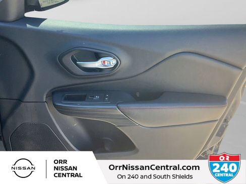 Used 2016 Jeep Cherokee Trailhawk w/ Comfort/Convenience Group image 10