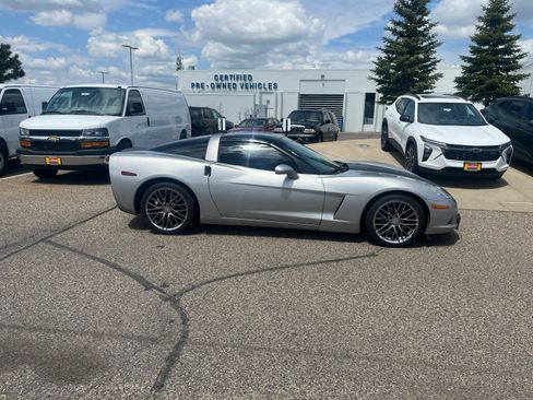 Used 2005 Chevrolet Corvette Coupe w/ Preferred Equipment Group RWD image 4