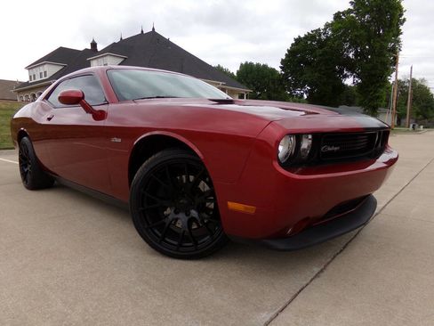 Used 2014 Dodge Challenger R/T RWD image 16