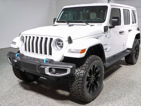 Used 2022 Jeep Wrangler Unlimited Sahara AWD/4WD image 31