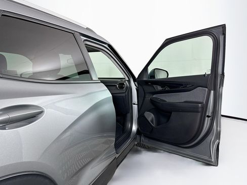 Used 2025 Chevrolet TrailBlazer LT image 30