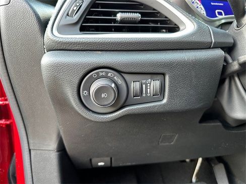 New 2025 Chrysler Pacifica Select image 34