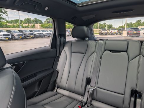 Certified 2025 Audi Q7 2.0T Premium Plus w/ Premium Plus Package AWD/4WD image 12