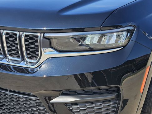 New 2025 Jeep Grand Cherokee Laredo X RWD image 9