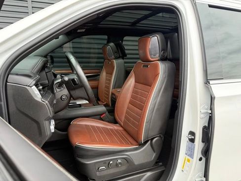 Used 2024 GMC Yukon XL Denali Ultimate AWD/4WD image 5