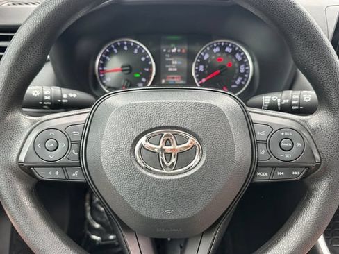 Used 2021 Toyota RAV4 XLE w/ Convenience Package FWD image 26