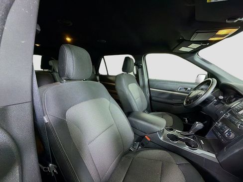 Used 2018 Ford Explorer XLT image 26