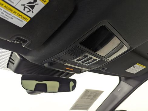 Used 2024 Land Rover Discovery Dynamic SE image 52