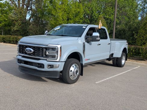 Certified 2025 Ford F450 Platinum w/ Platinum Plus Package AWD/4WD image 8