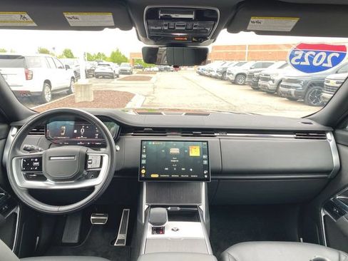 Used 2025 Land Rover Range Rover SE AWD/4WD image 21