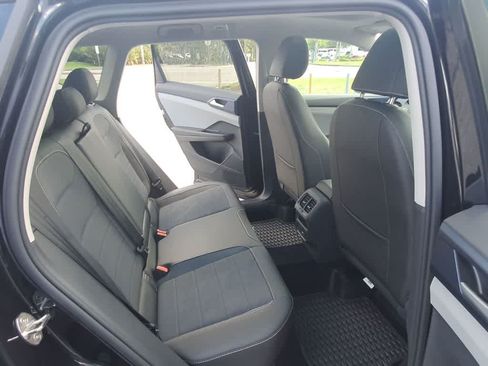 Certified 2024 Volkswagen Taos SE FWD image 31
