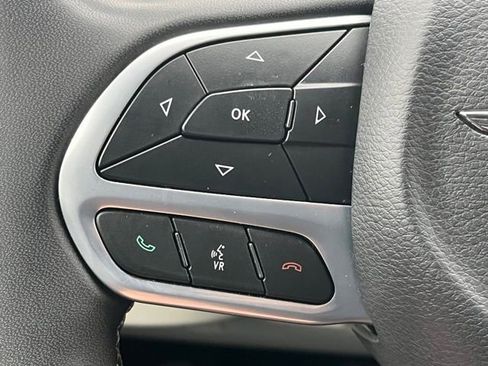 Used 2023 Chrysler Voyager LX image 37