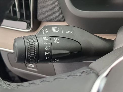 Used 2026 Volvo XC90 B6 Plus w/ Protection Package Premier image 25