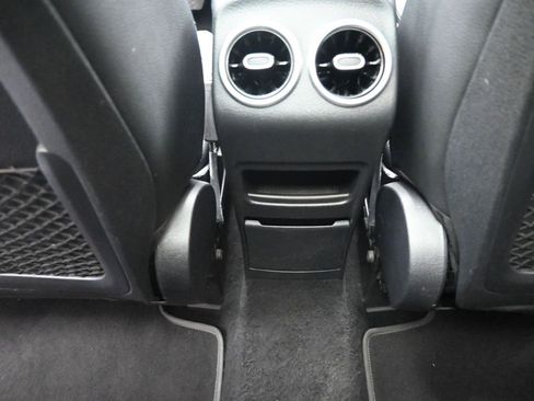 Used 2021 Mercedes-Benz GLB 250 w/ Premium Package image 22