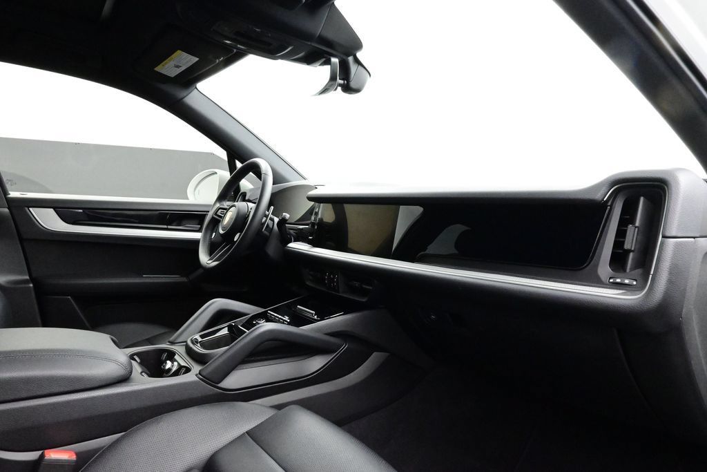 Certified 2025 Porsche Cayenne AWD/4WD image 17