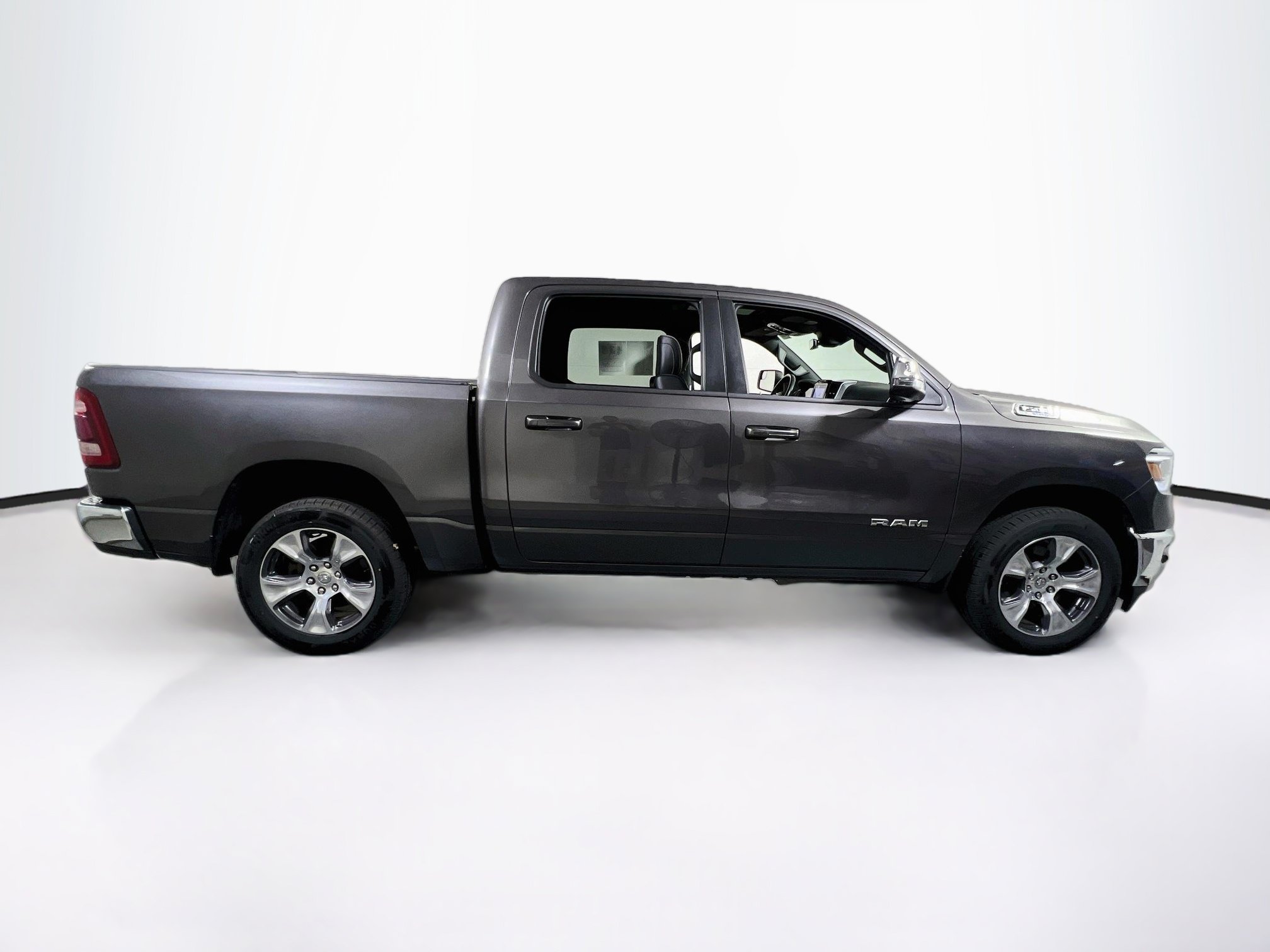 Used 2023 RAM 1500 Laramie AWD/4WD image 4