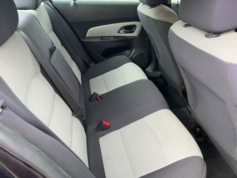 Used 2014 Chevrolet Cruze LS FWD image 12