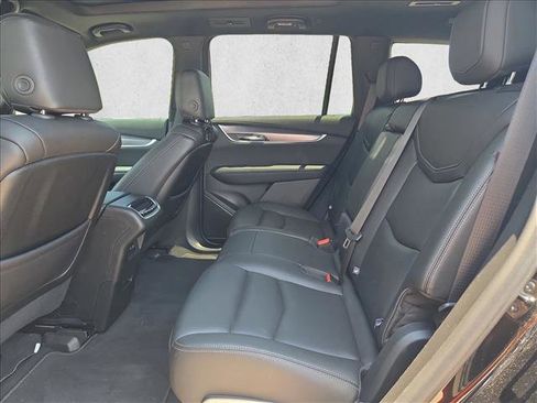 Used 2025 Cadillac XT6 Luxury FWD image 18