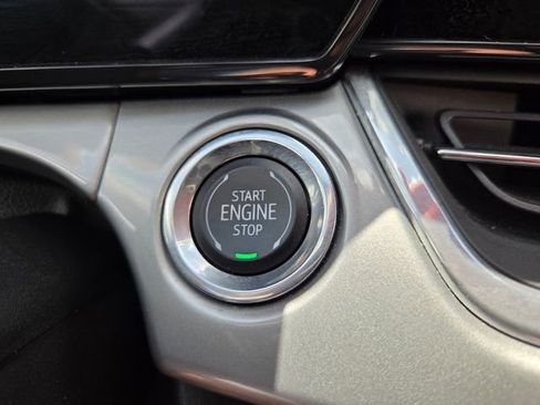 Used 2024 Chevrolet Trax LT FWD image 32