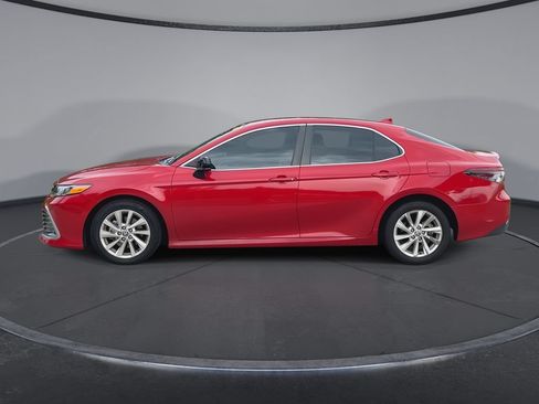 Used 2023 Toyota Camry LE FWD image 5
