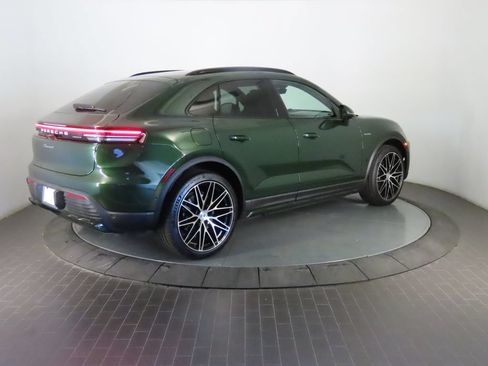 Certified 2025 Porsche Macan 4 Electric AWD/4WD image 7