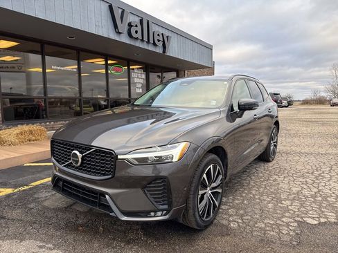 Used 2025 Volvo XC60 B5 Plus image 5