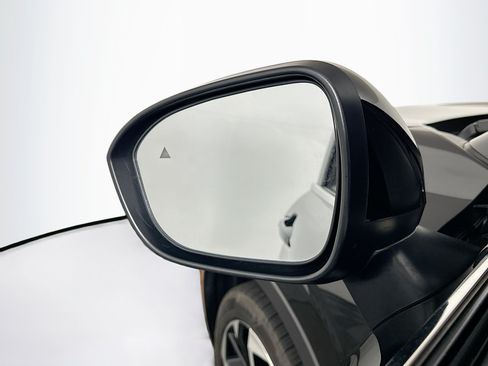 Used 2024 Mitsubishi Outlander SE AWD/4WD image 16