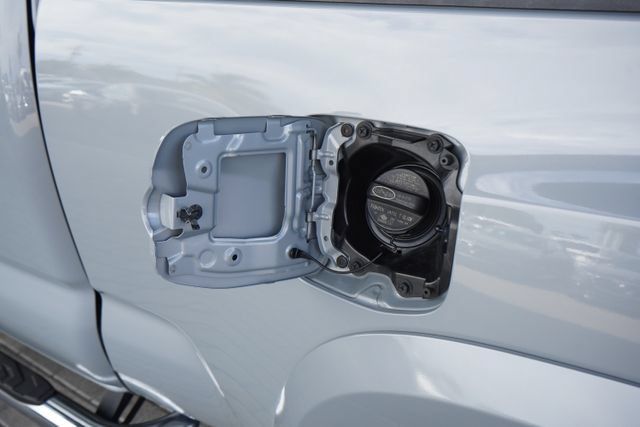 Used 2021 Toyota Tacoma SR5 RWD image 12