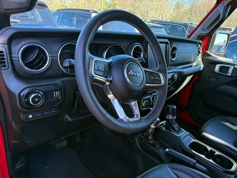 Used 2023 Jeep Wrangler Unlimited Sahara w/ Cold Weather Group AWD/4WD image 8