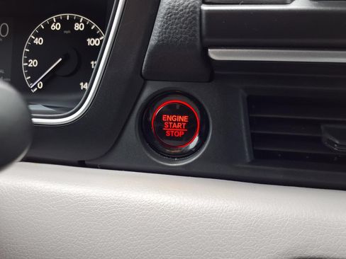 Used 2025 Honda Pilot EX-L image 11