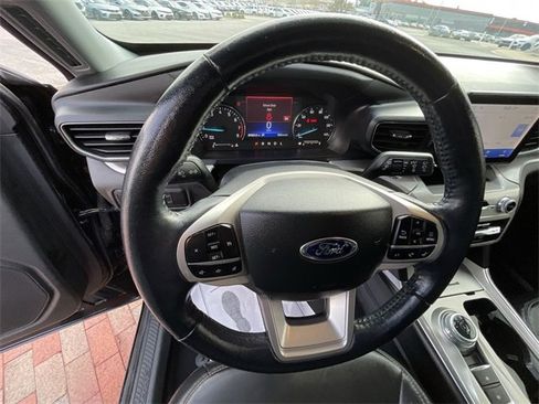 Used 2022 Ford Explorer XLT w/ Equipment Group 202A image 12