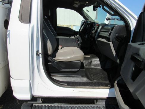 Used 2019 Ford F550 4x4 Regular Cab Super Duty image 12
