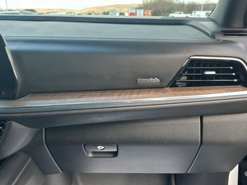 Used 2025 Chevrolet Suburban High Country AWD/4WD image 49