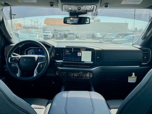 Used 2025 Chevrolet Silverado 2500 LTZ w/ LTZ Plus Package image 2